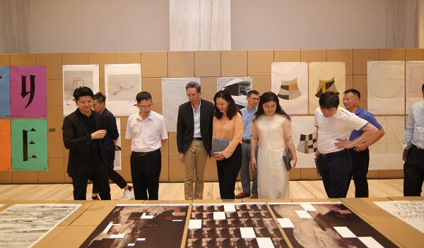 “香港设计师协会环球设计大奖深港交流展”在康利城隆重开幕